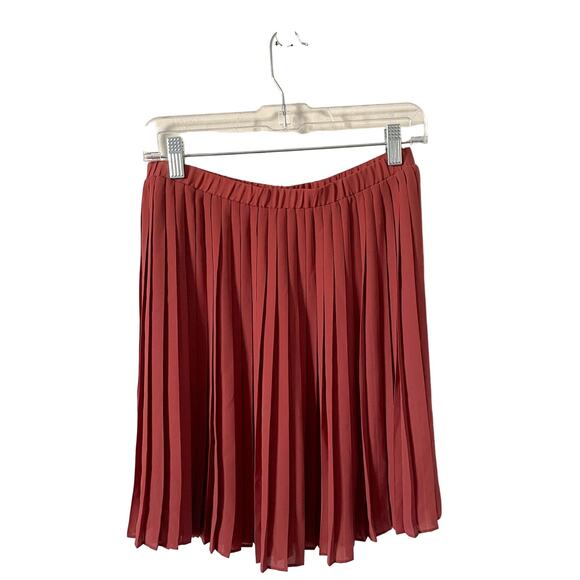Max Studio Dresses & Skirts - Max Studio Pleated Elastic Waist Mini Skirt Pink Mauve Size Small NEW